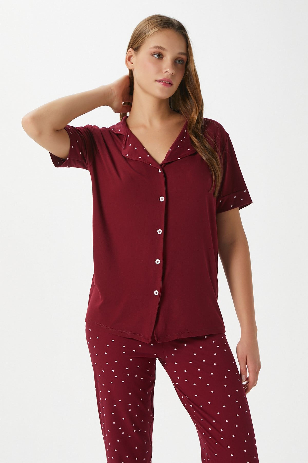 Kadın Lenora Yumuşak Doku Bordo Puantiyeli Ön Düğme Kısa Kollu Pijama Takımı