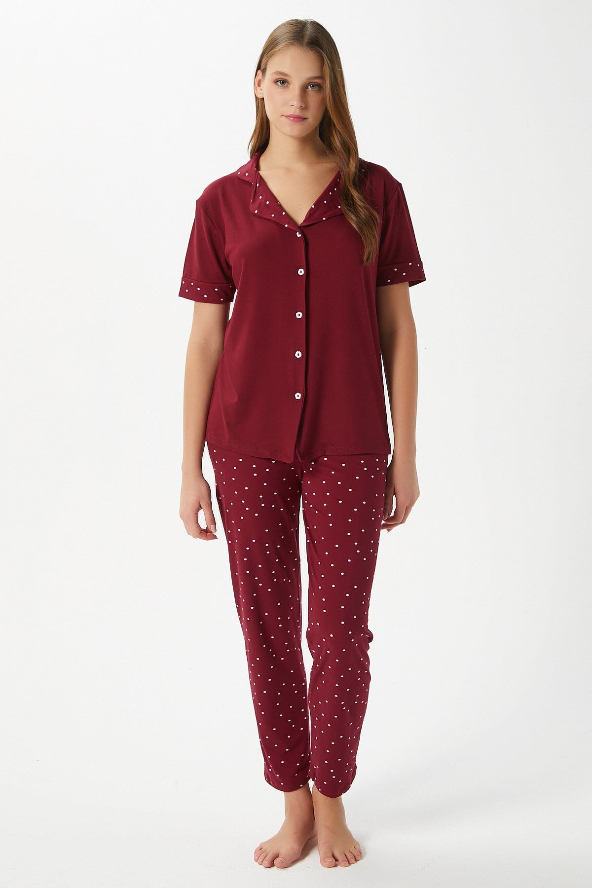 Kadın Lenora Yumuşak Doku Bordo Puantiyeli Ön Düğme Kısa Kollu Pijama Takımı