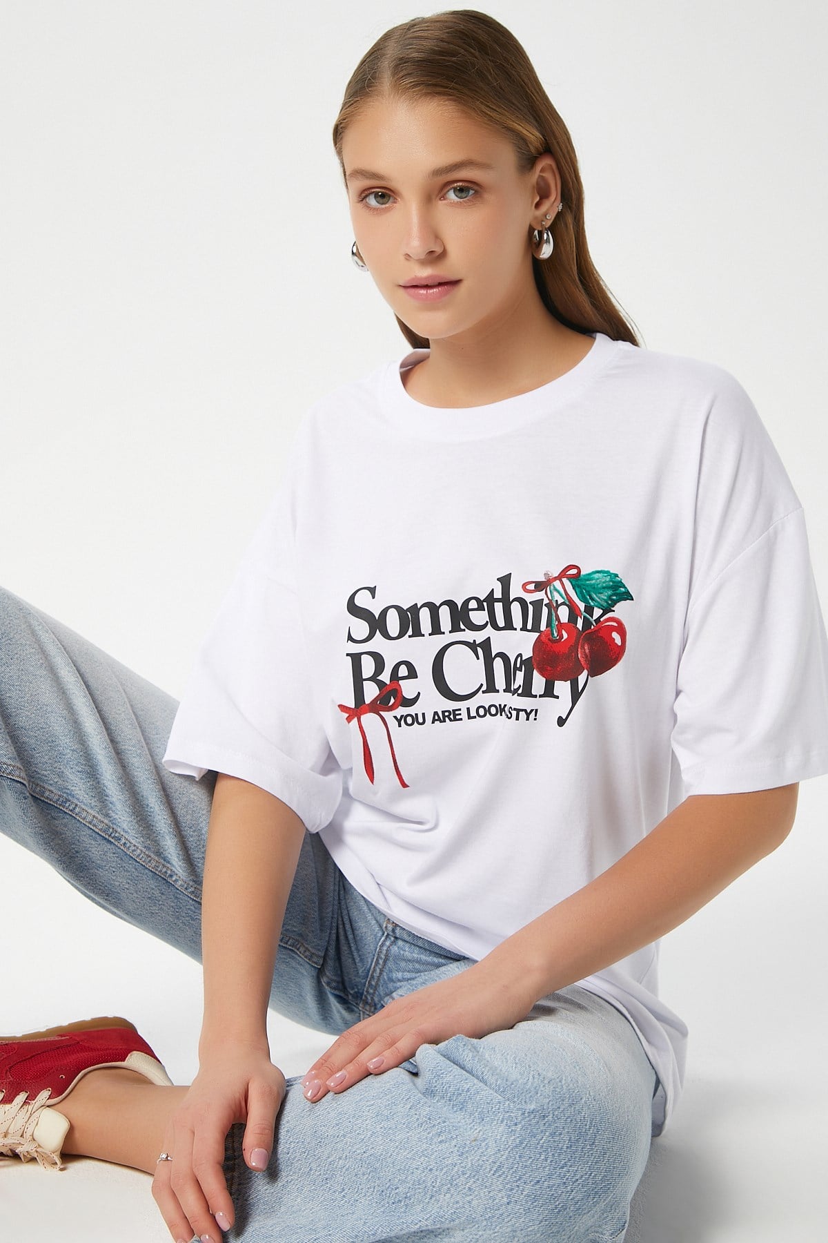 Kadın Something Kiraz Baskılı Beyaz Oversize T-Shirt