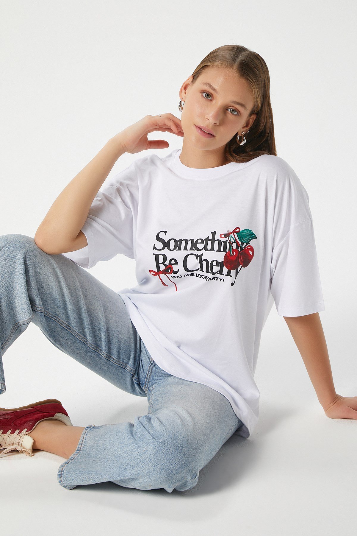 Kadın Something Kiraz Baskılı Beyaz Oversize T-Shirt