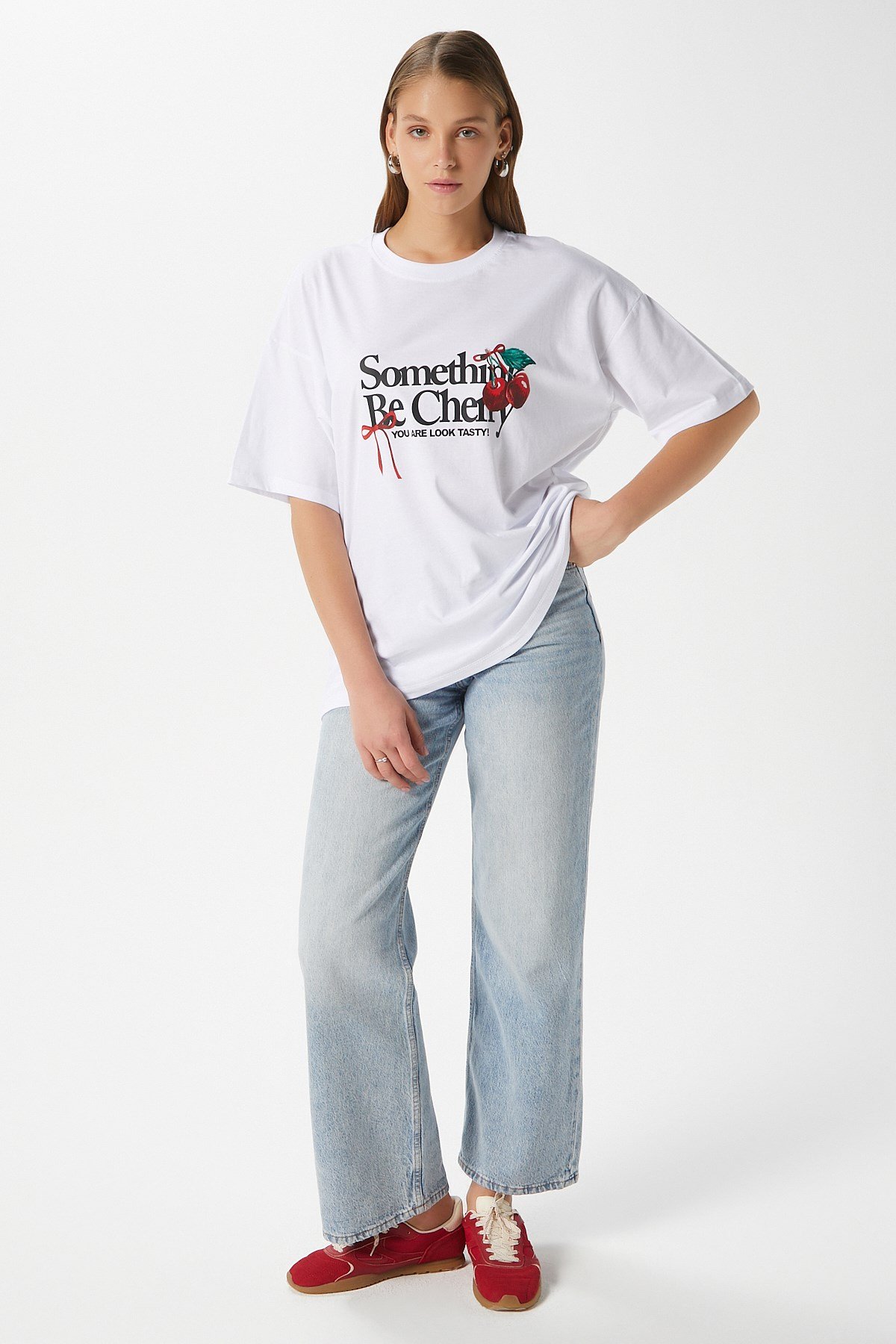 Kadın Something Kiraz Baskılı Beyaz Oversize T-Shirt