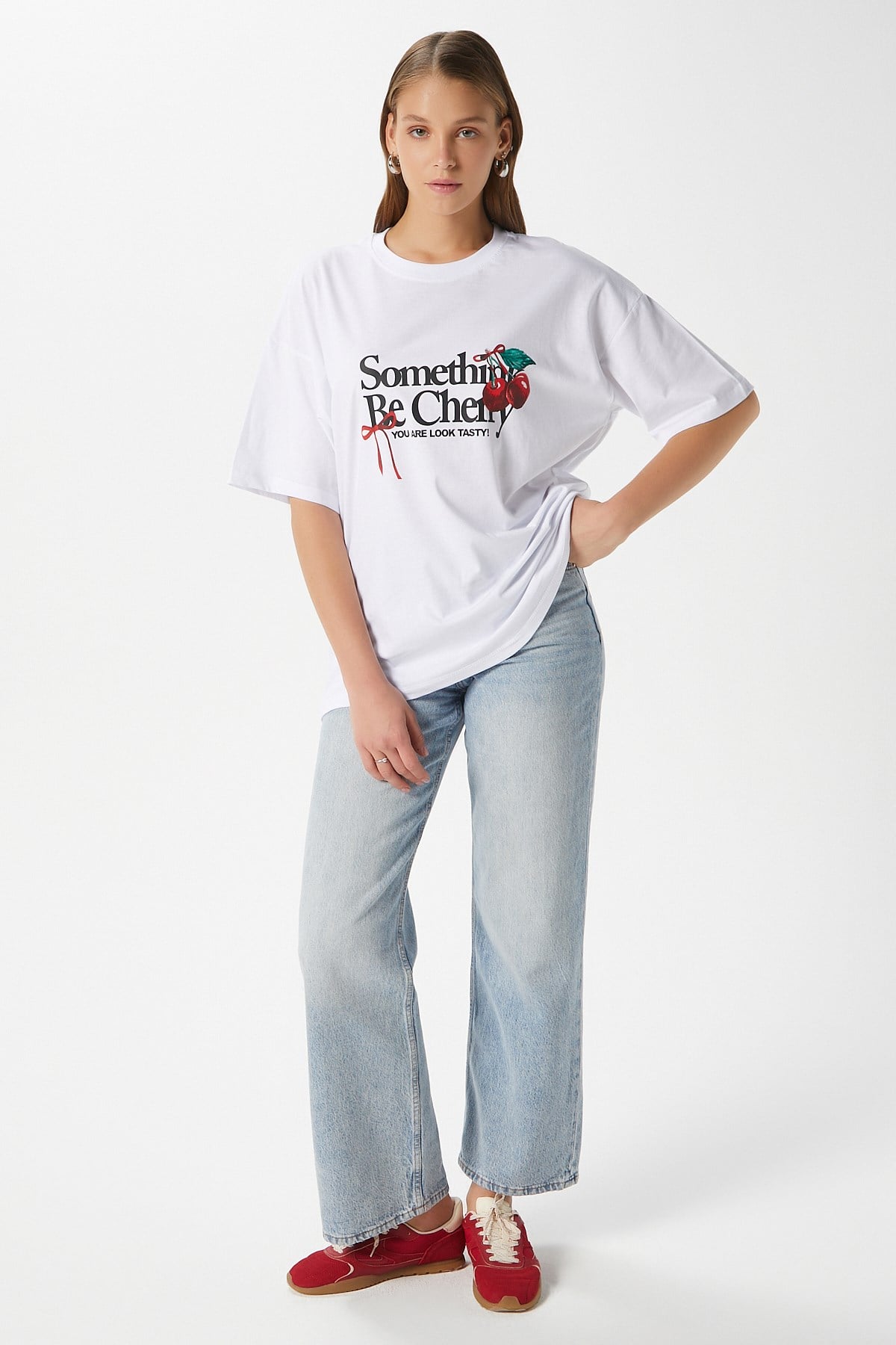 Kadın Something Kiraz Baskılı Beyaz Oversize T-Shirt