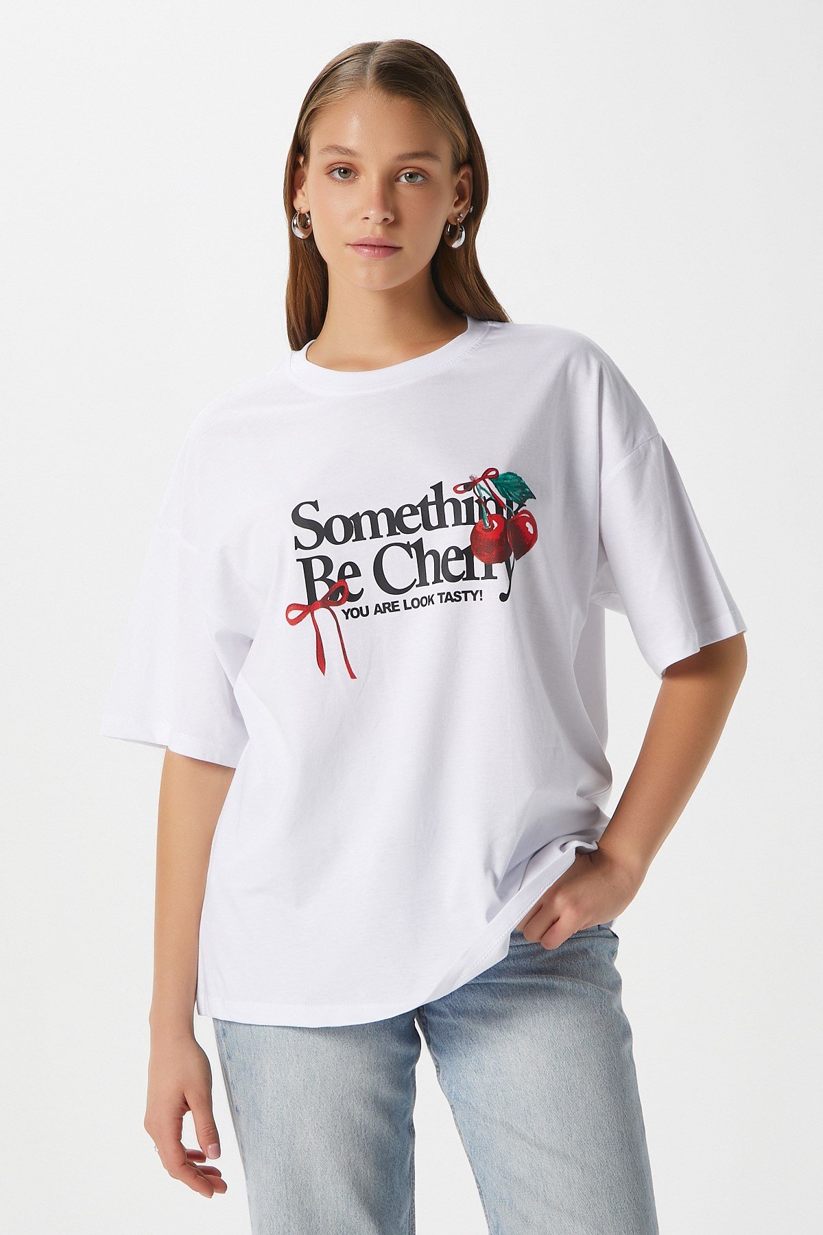 Kadın Something Kiraz Baskılı Beyaz Oversize T-Shirt