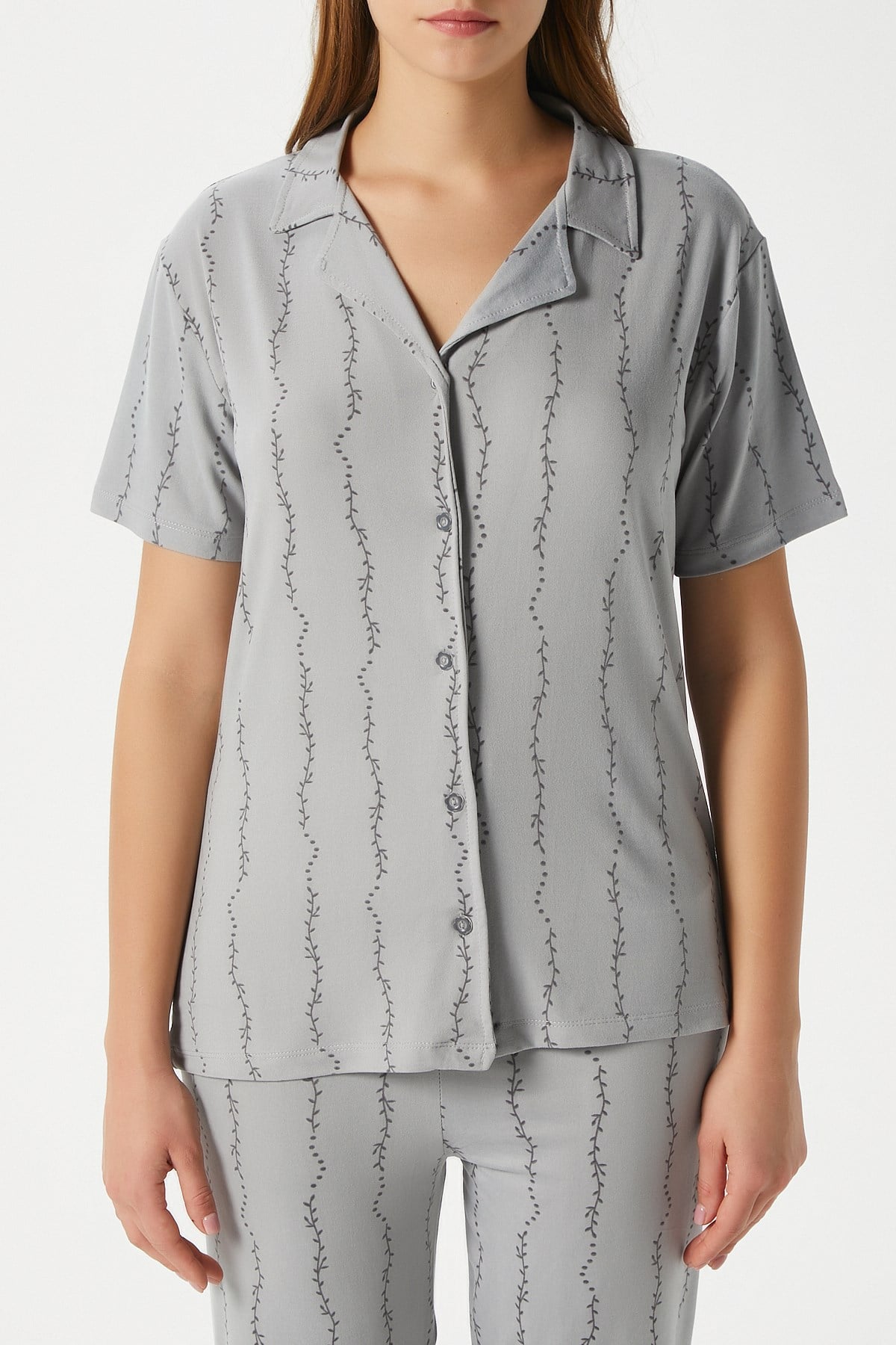 Kadın Spring Yumuşak Doku Gri Bahar Dalı Ön Düğmeli Kısa Kollu Pijama Takımı