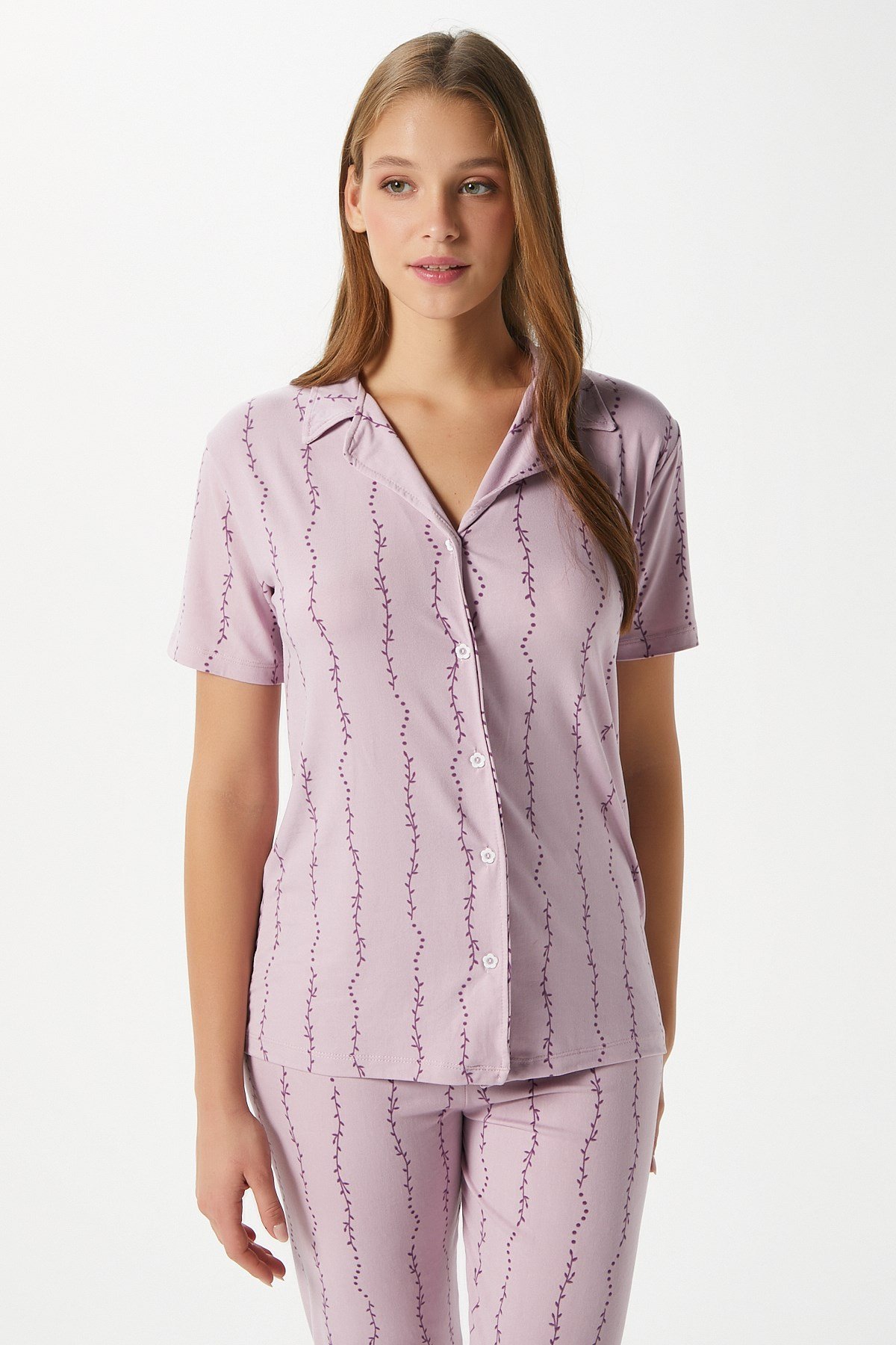 Kadın Spring Yumuşak Doku Lila Bahar Dalı Ön Düğmeli Kısa Kollu Pijama Takımı