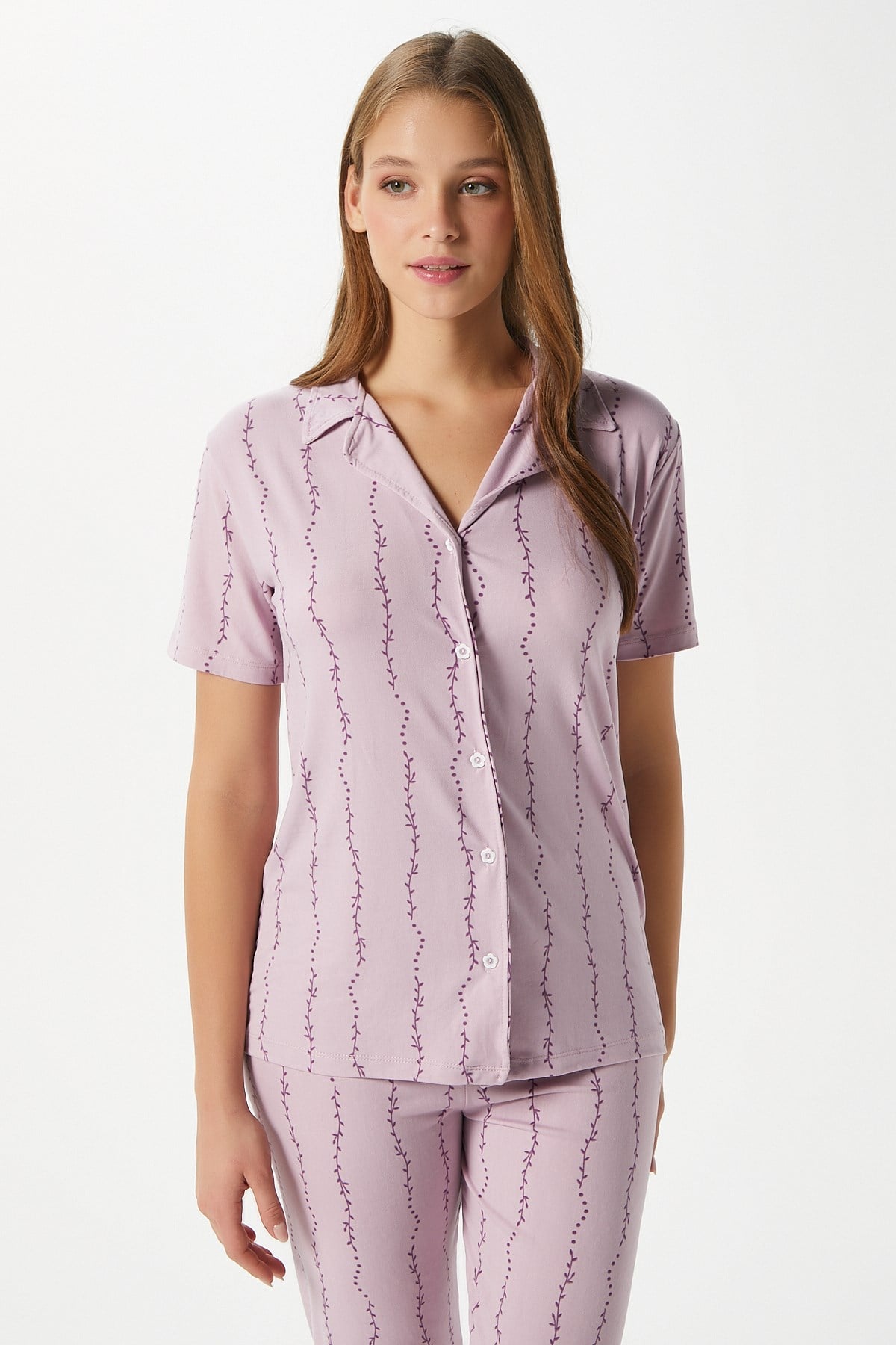 Kadın Spring Yumuşak Doku Lila Bahar Dalı Ön Düğmeli Kısa Kollu Pijama Takımı