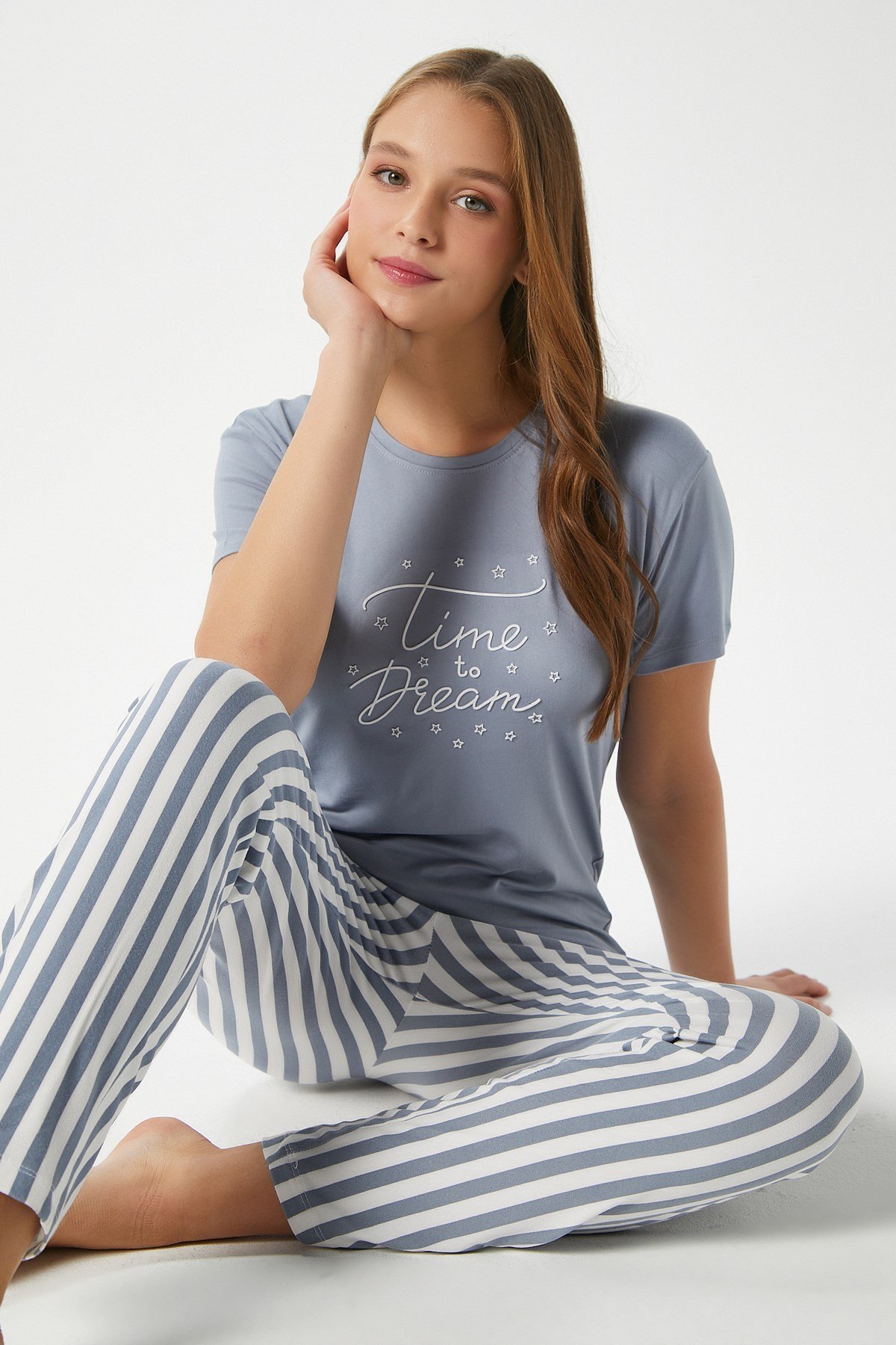 Kadın Time Yumuşak Doku Gri Çizgili Bisiklet Yaka Kısa Kollu Alt Üst Pijama Takımı