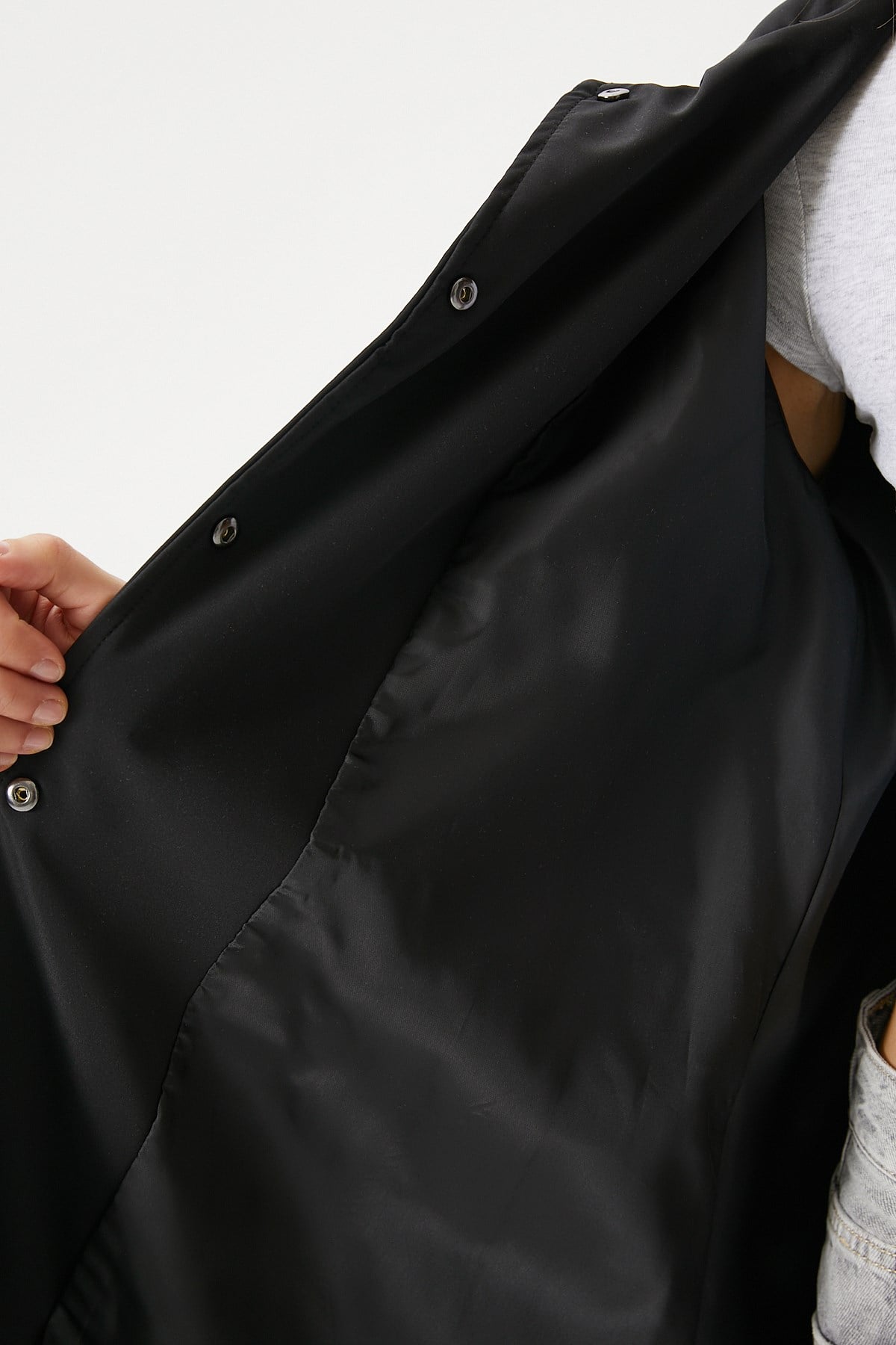 Kadın Trendy Kapüşonlu Çıtçıtlı Siyah Trençkot