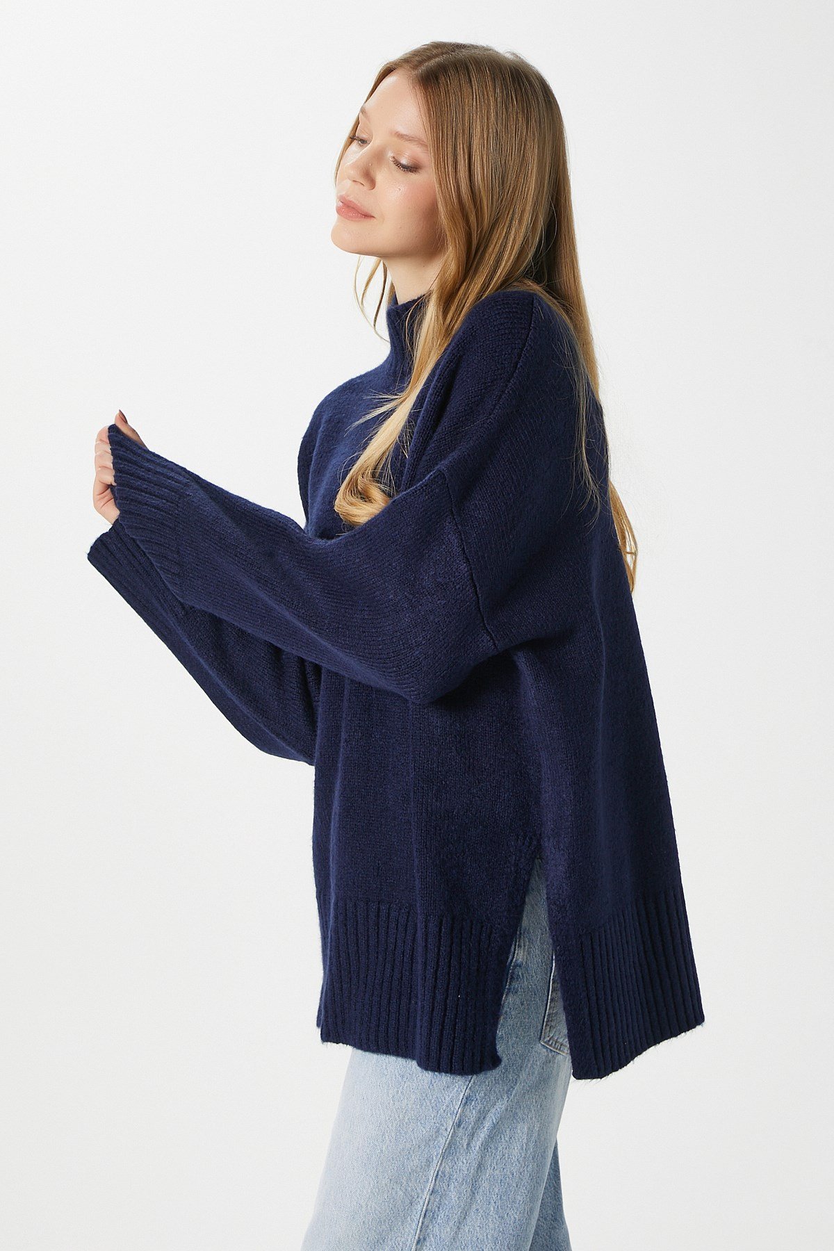 Kadın Wonder Yumuşacık Dik Yaka Lacivert Yırtmaçlı Oversize Triko Kazak