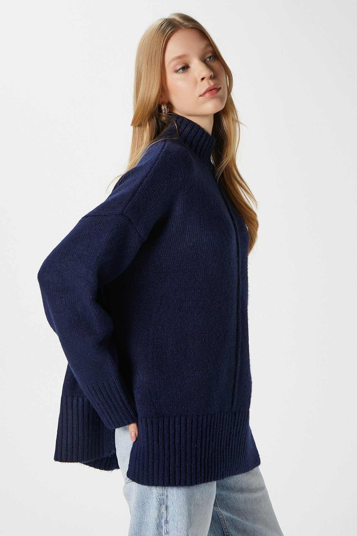 Kadın Wonder Yumuşacık Dik Yaka Lacivert Yırtmaçlı Oversize Triko Kazak