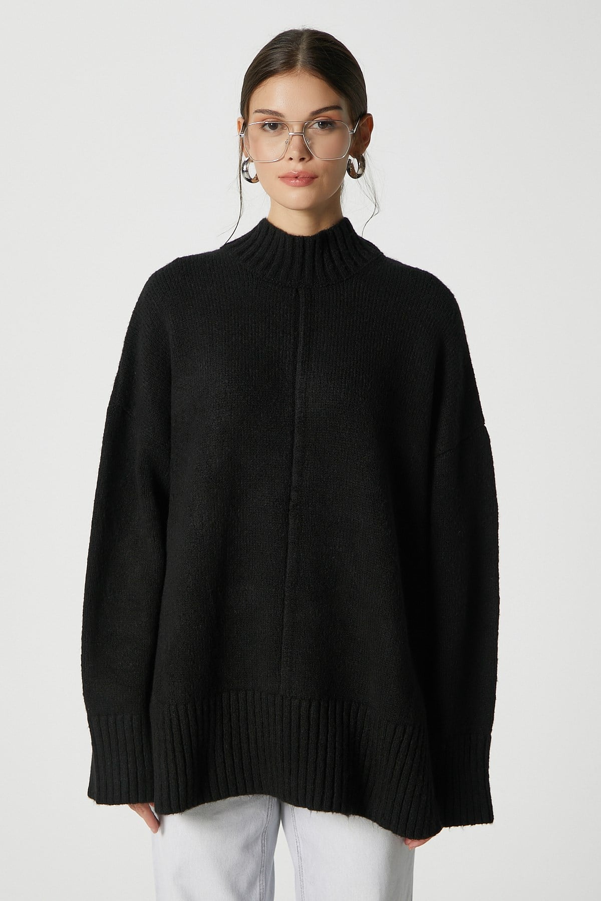 Kadın Wonder Yumuşacık Dik Yaka Siyah Yırtmaçlı Oversize Triko Kazak