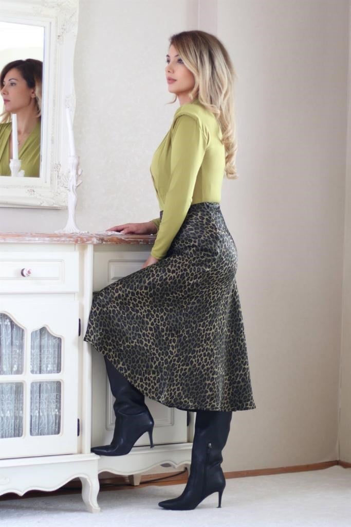 Kadın Yeşil Leopar Midi Saten Etek 