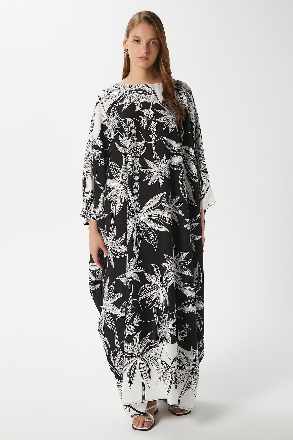 Modest Kadın Floral Geniş Kesim Siyah Ekru Uzun Yazlık Elbise