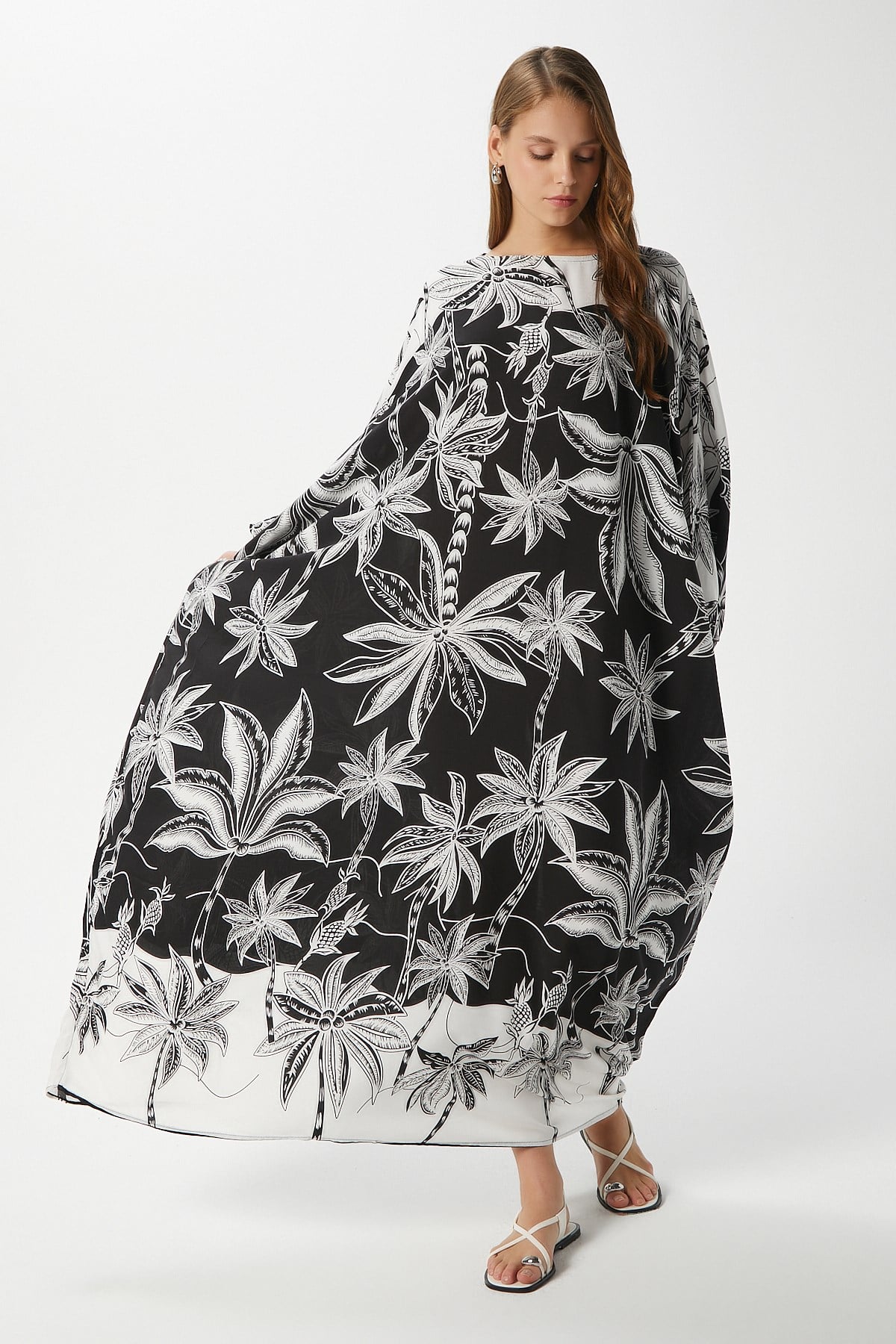 Modest Kadın Floral Geniş Kesim Siyah Ekru Uzun Yazlık Elbise