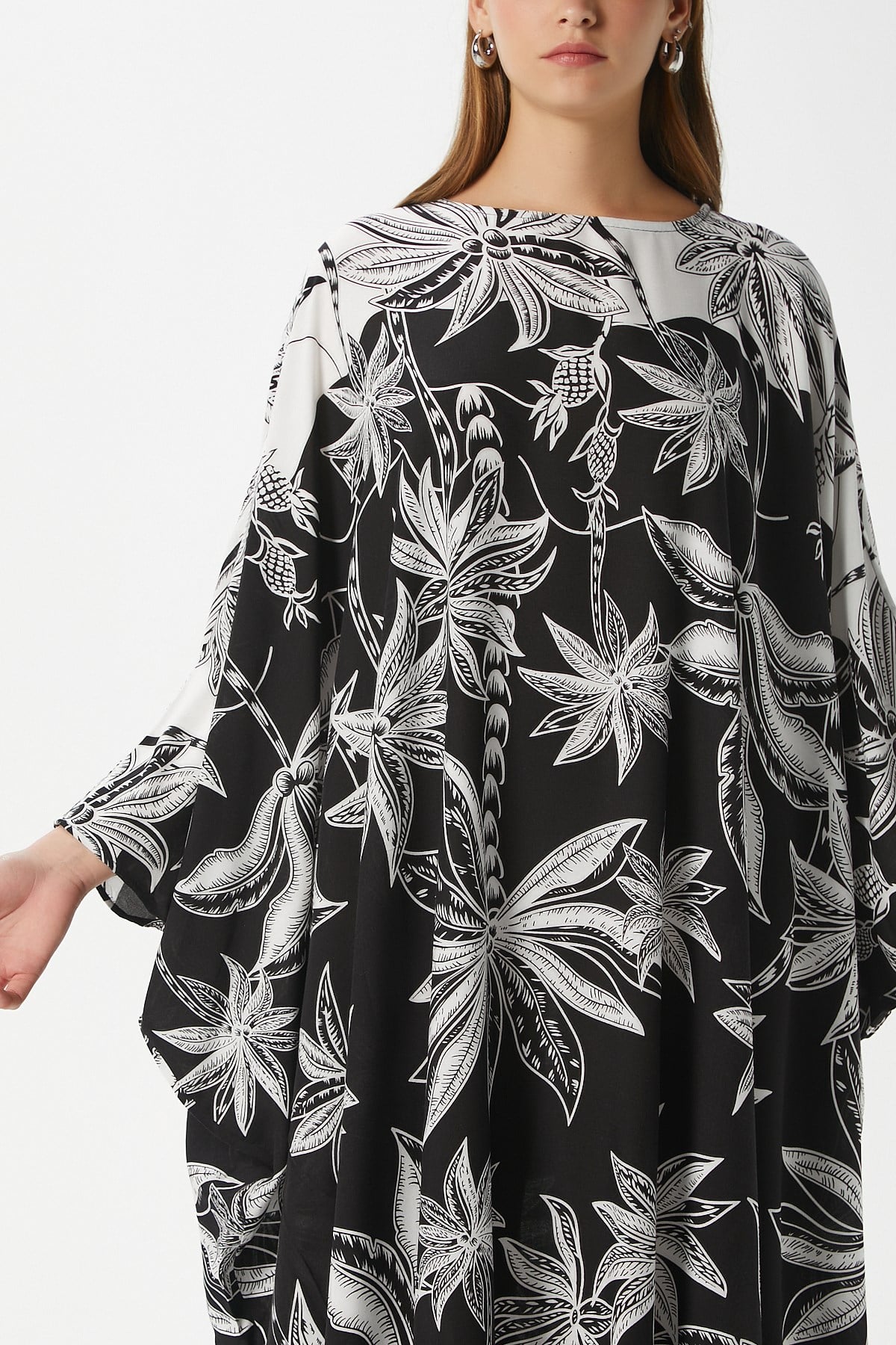 Modest Kadın Floral Geniş Kesim Siyah Ekru Uzun Yazlık Elbise