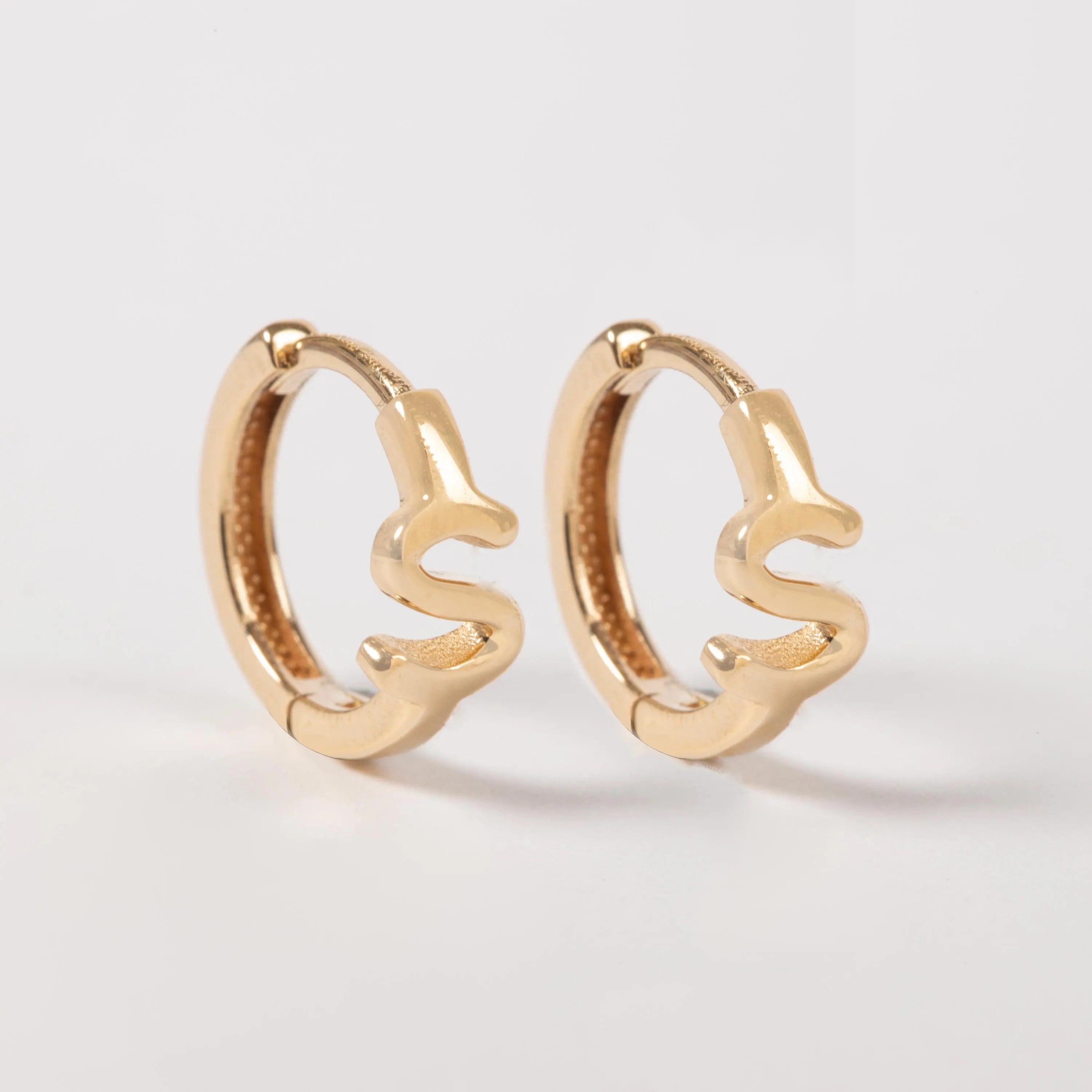 Altın Harf Huggie Küpe - Goldstore