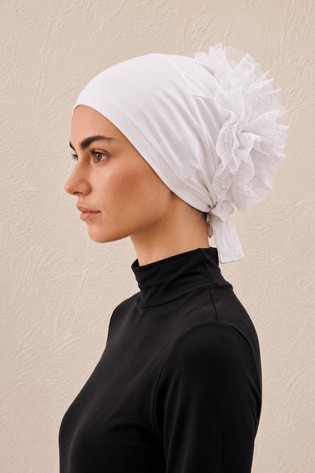 Arkası Fırfırlı Topuz Bonesi Beyaz