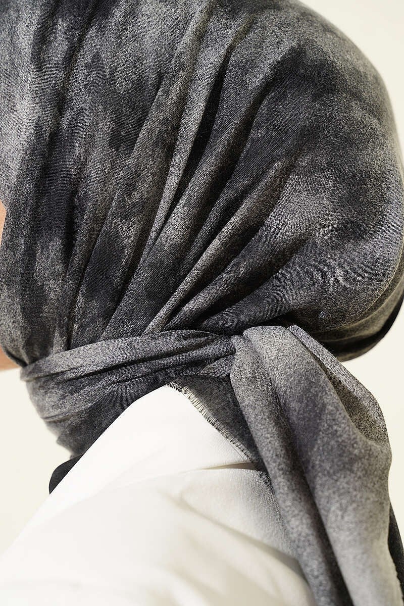 Batik Desen Soft Kraş Serisi Eşarp Füme