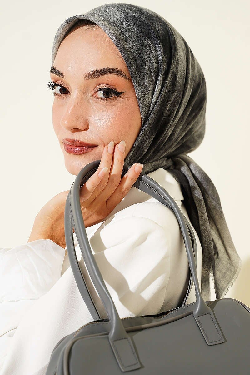 Batik Desen Soft Kraş Serisi Eşarp Füme