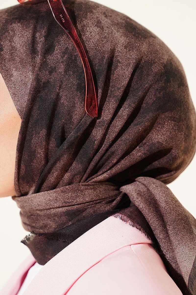 Batik Desen Soft Kraş Serisi Eşarp Koyu Vizon