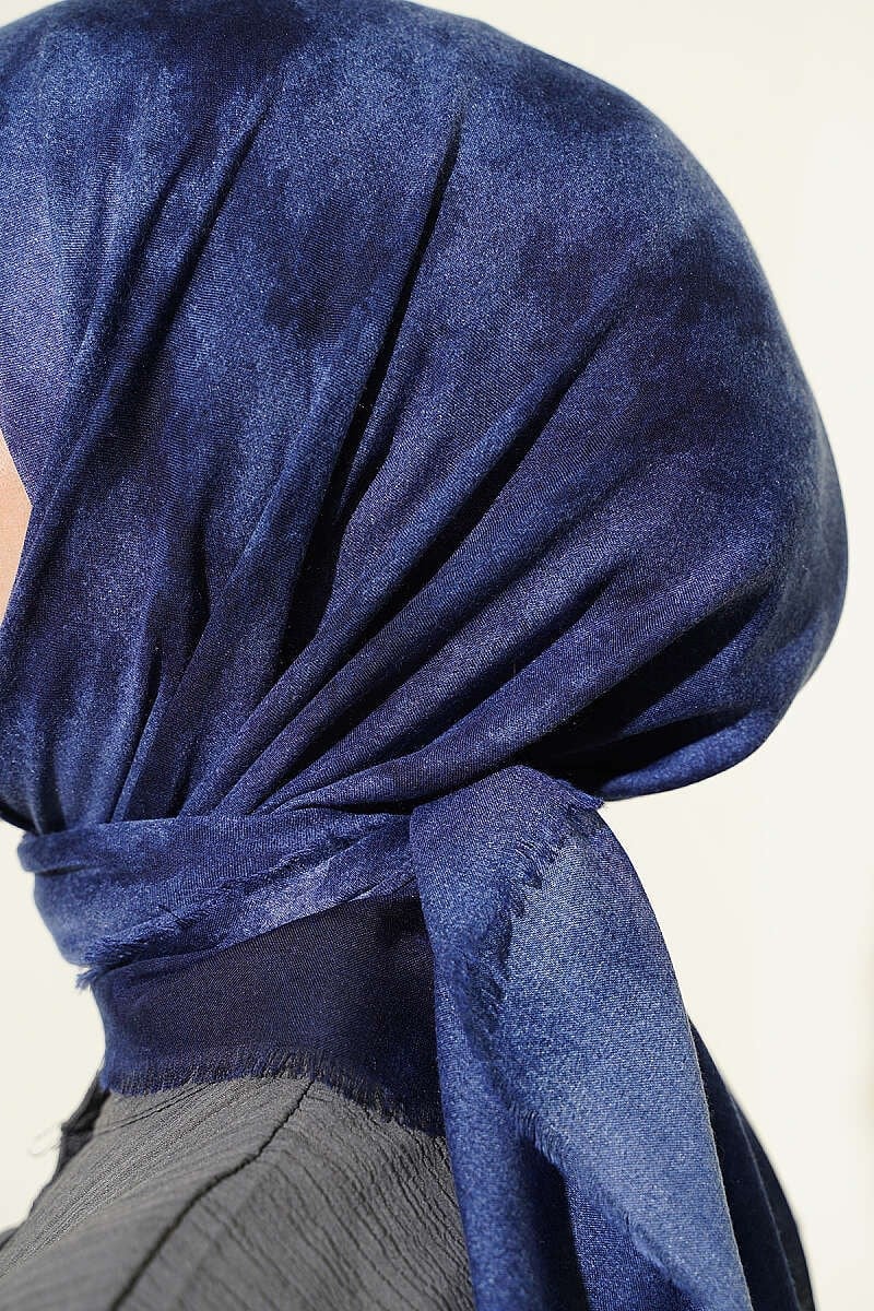 Batik Desen Soft Kraş Serisi Eşarp Lacivert