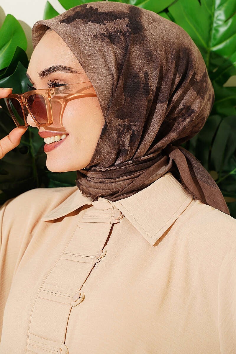 Batik Desenli Soft Eşarp Vizon