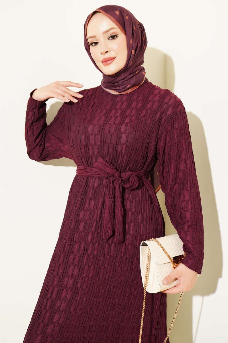 Beli Bağlamalı Kabartma Desen Elbise Mürdüm
