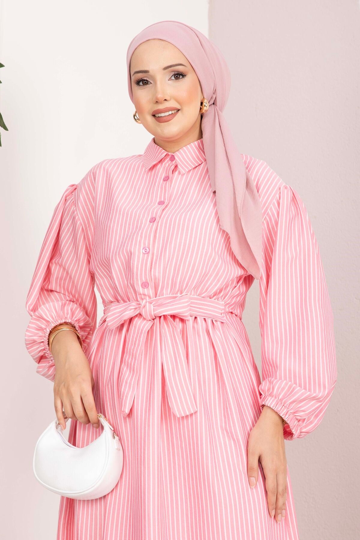 Beli Büzgülü Çizgili Tesettür Elbise Pembe