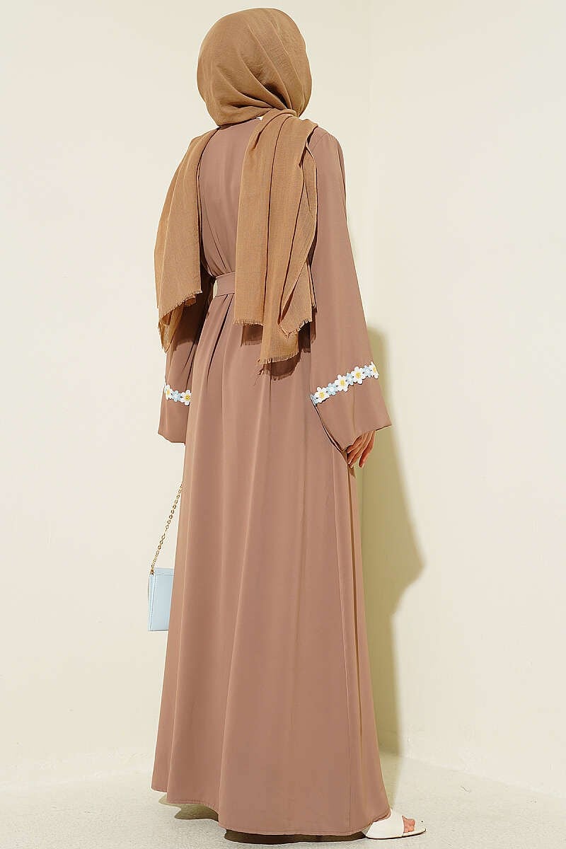 Çiçek Motifli Kuşaklı Abaya Latte