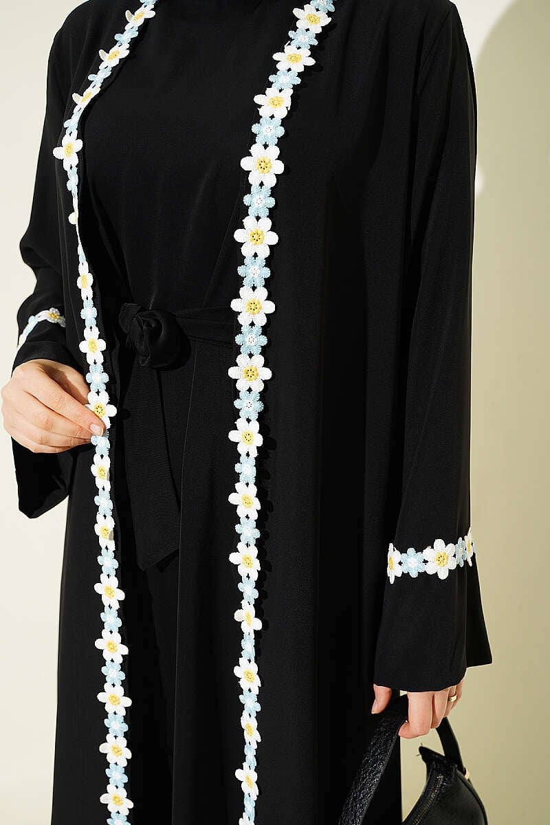 Çiçek Motifli Kuşaklı Abaya Siyah