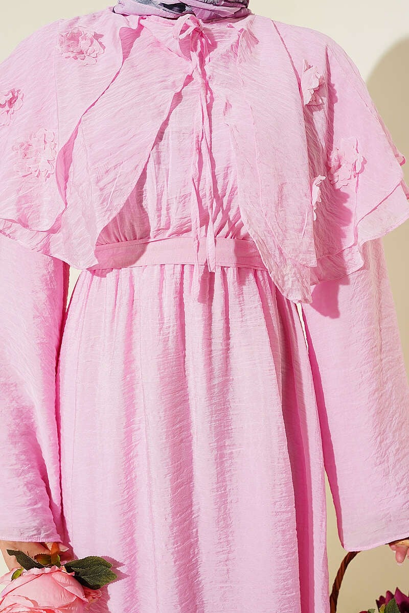 Çiçekli Bebe Yakalı Kuşaklı Elbise Pembe