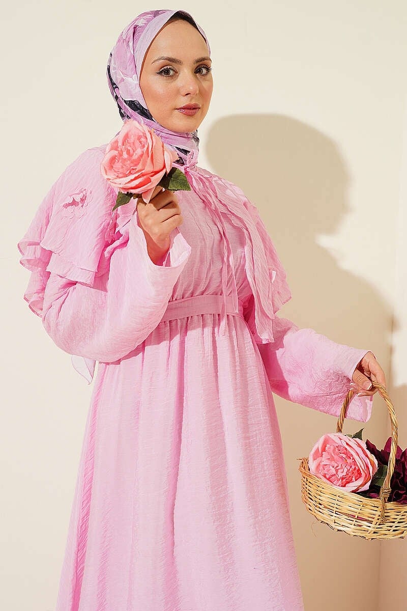 Çiçekli Bebe Yakalı Kuşaklı Elbise Pembe