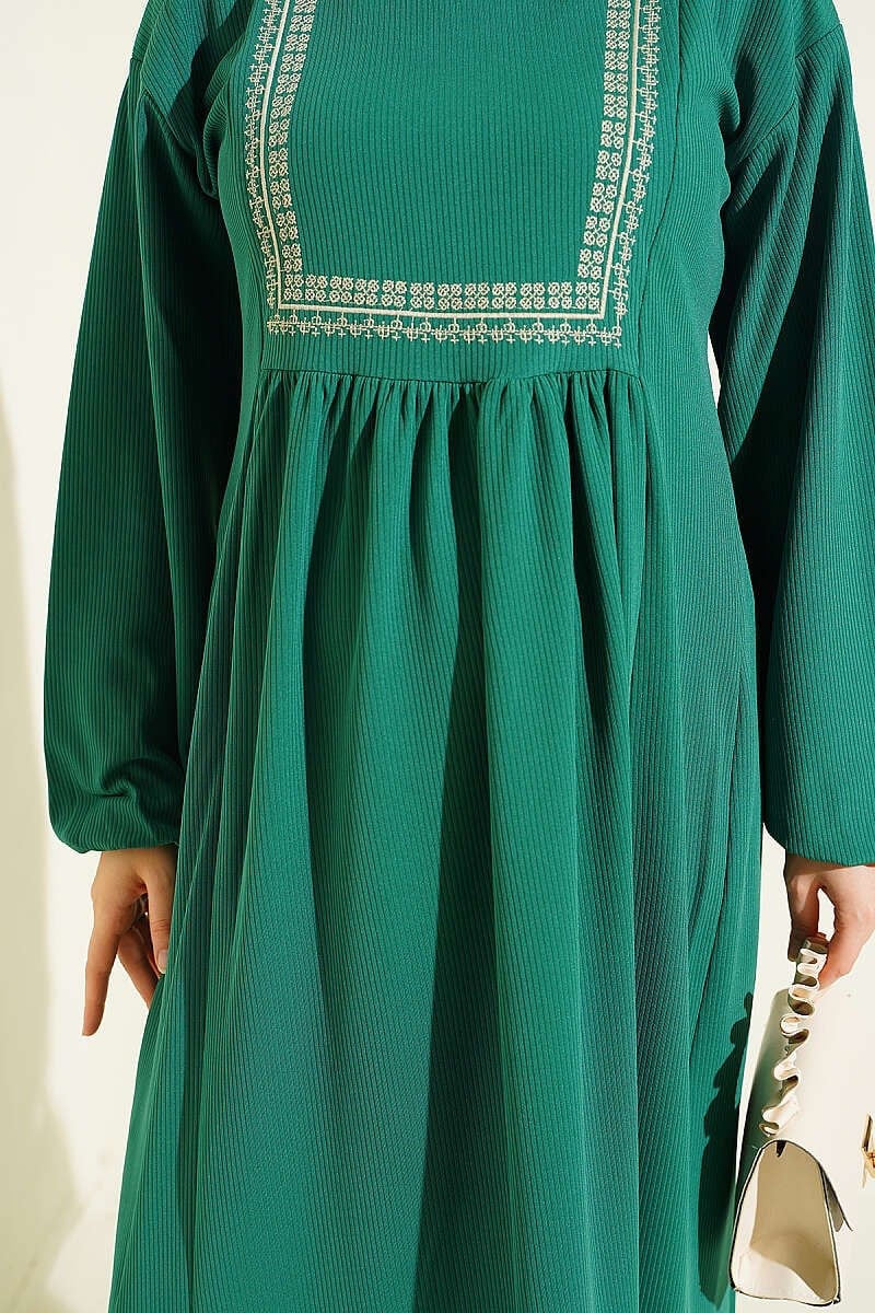 Etnik Desen Nakışlı Örme Elbise Yeşil