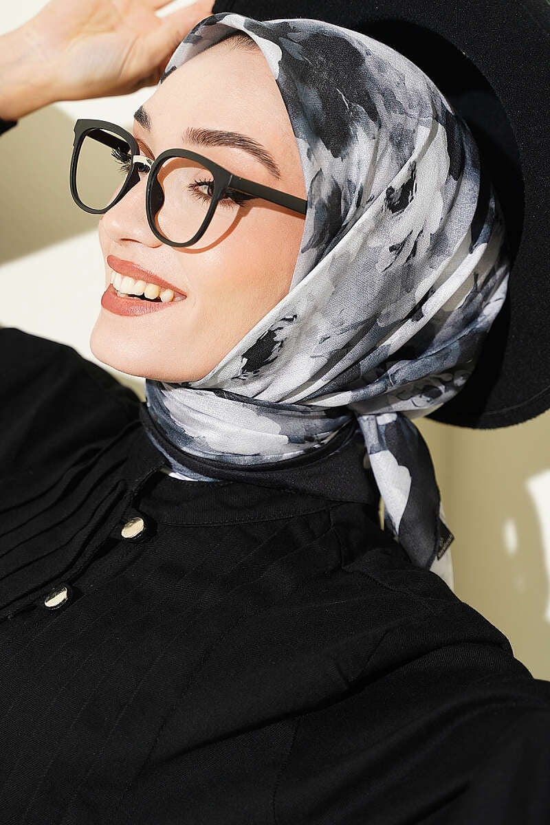 Gül Desenli Soft Eşarp Siyah