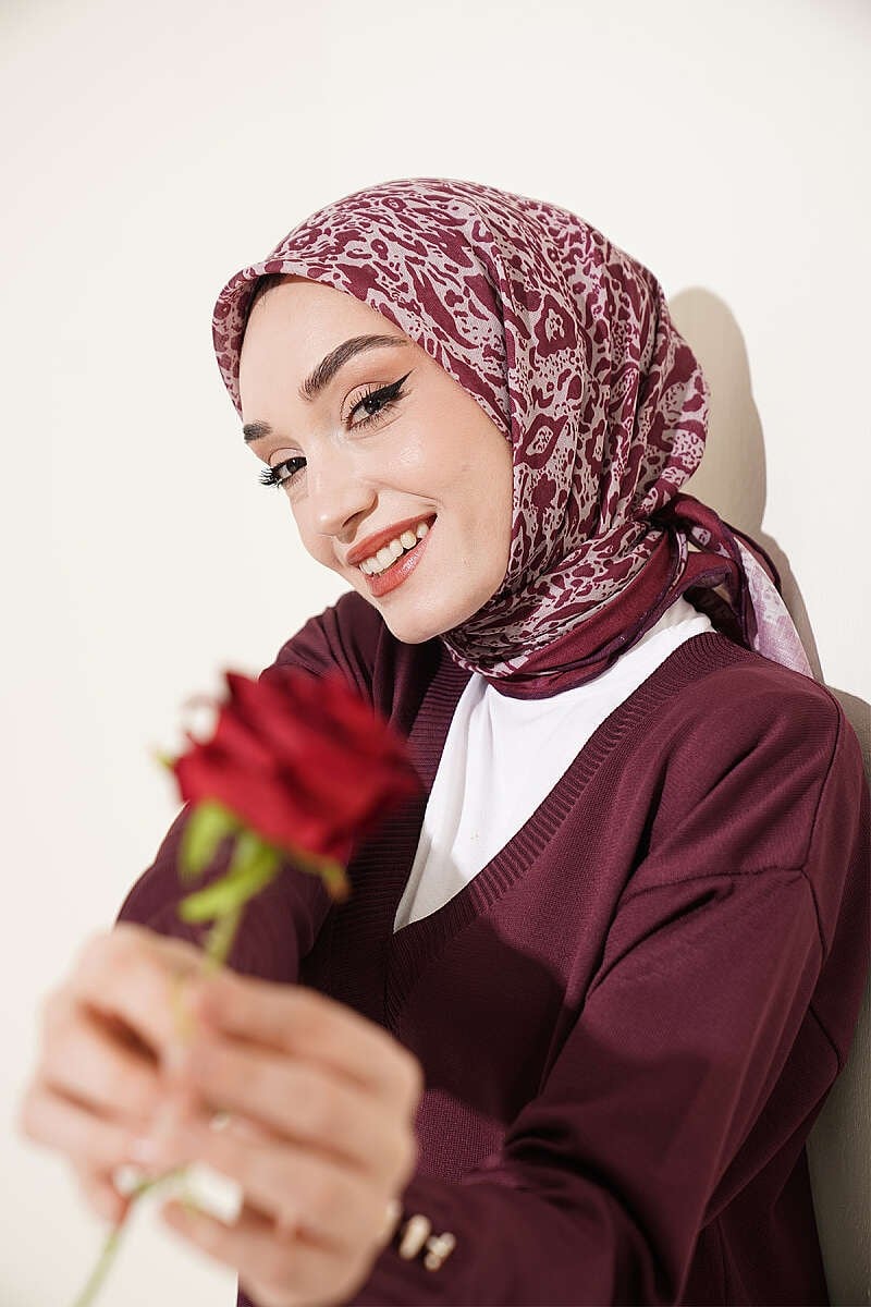 Karmaşık Desenli Eşarp Mürdüm