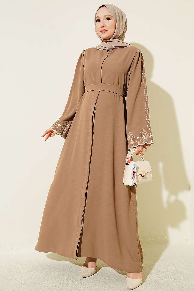 Kol Ucu Nakışlı Kuşaklı Abaya Latte