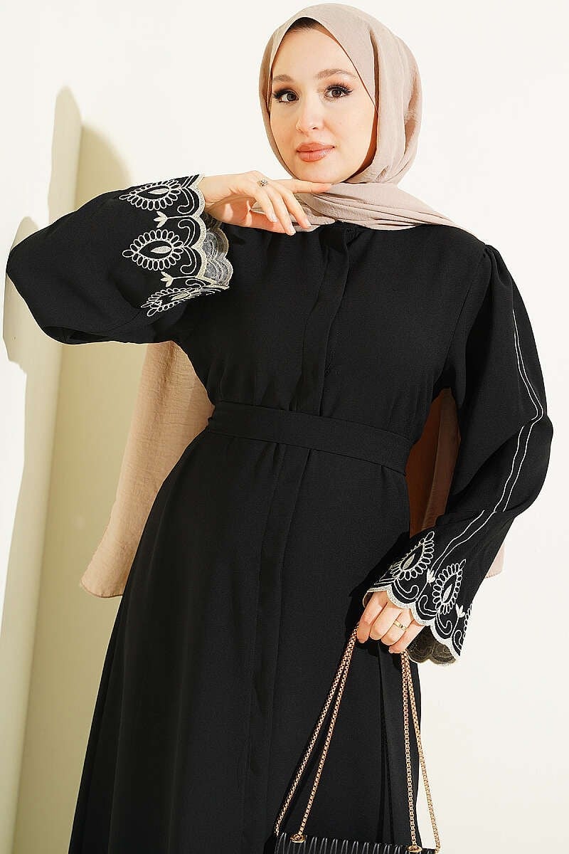 Kol Ucu Nakışlı Kuşaklı Abaya Siyah