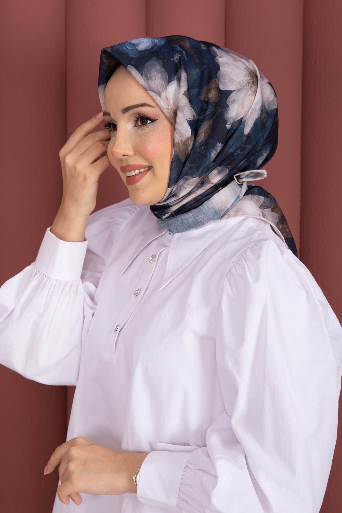 Lotus Çiçek Desenli Eşarp Serisi Lacivert
