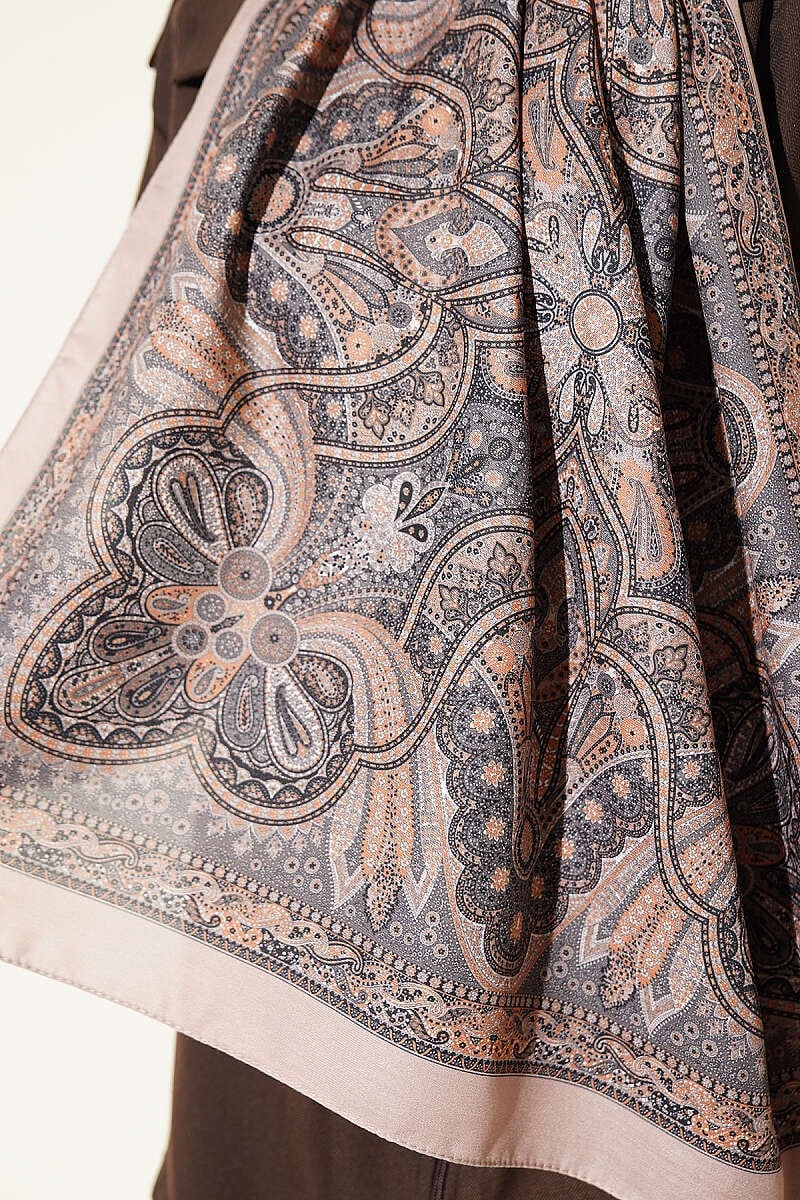 Otantik Motifli Desenli Şal Latte