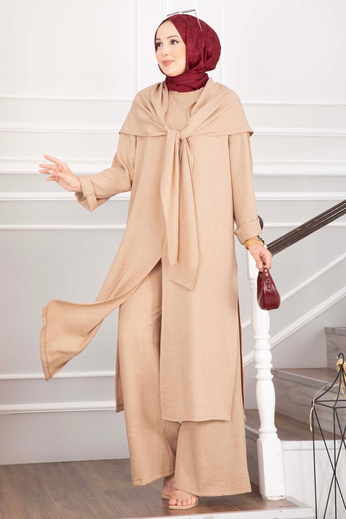 Şal Detaylı Yırtmaçlı Üçlü Takım Camel
