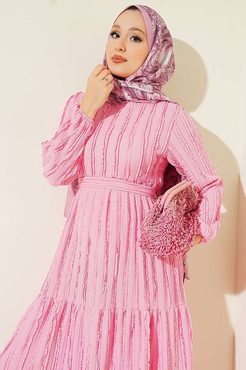 Şerit Fırfırlı Kuşaklı Elbise Pembe