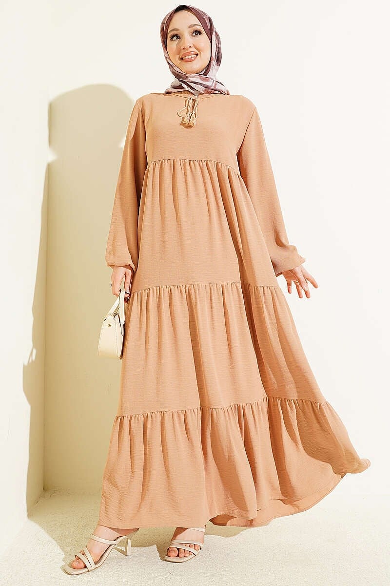 Yakası Bağcıklı Kat Kat Elbise Camel