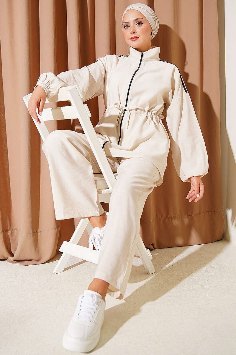 Yanları Şerit Geçişli İkili Takım Bej