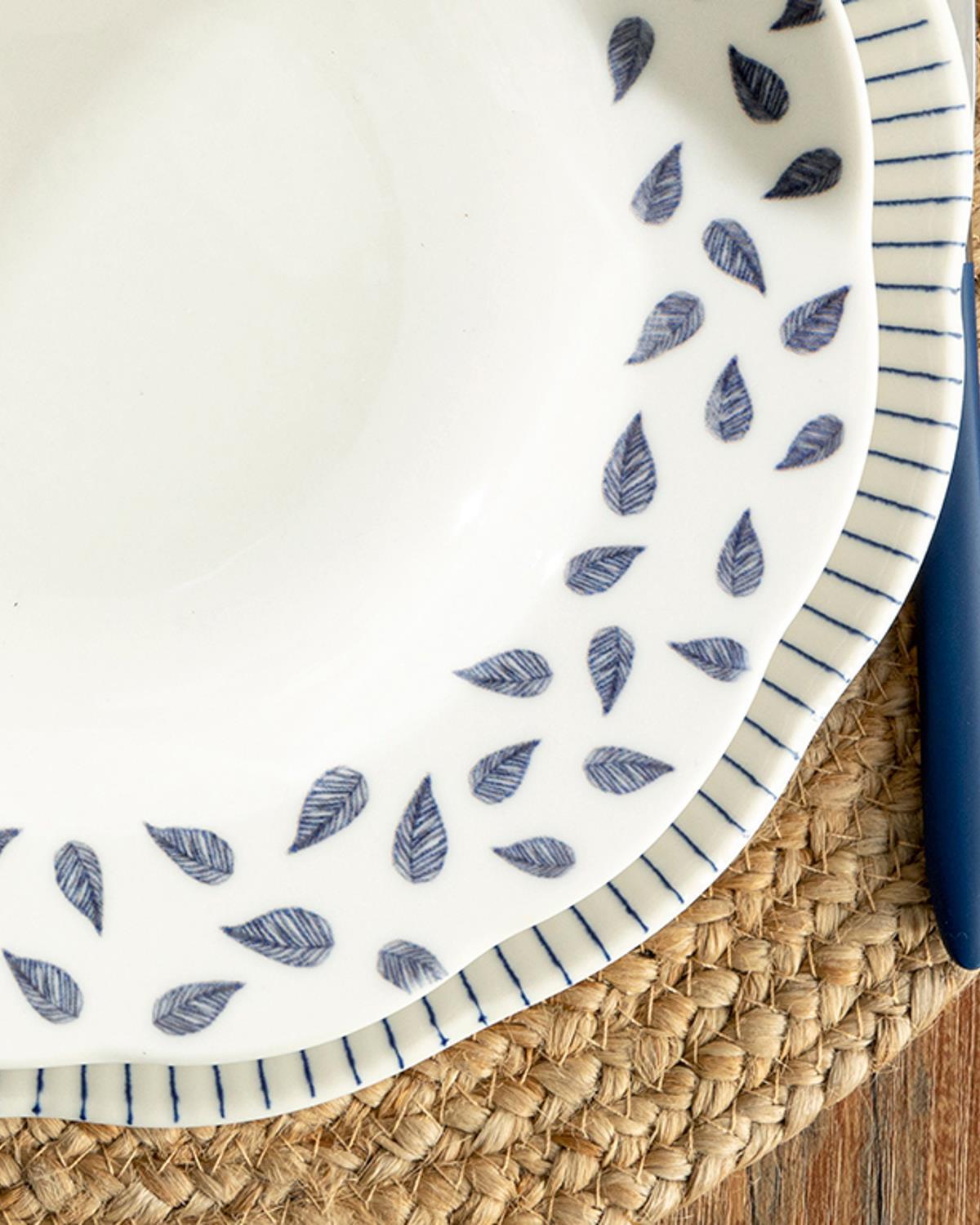 Clover Leaf Porcelain Dinner Plate 23 cm White-Blue