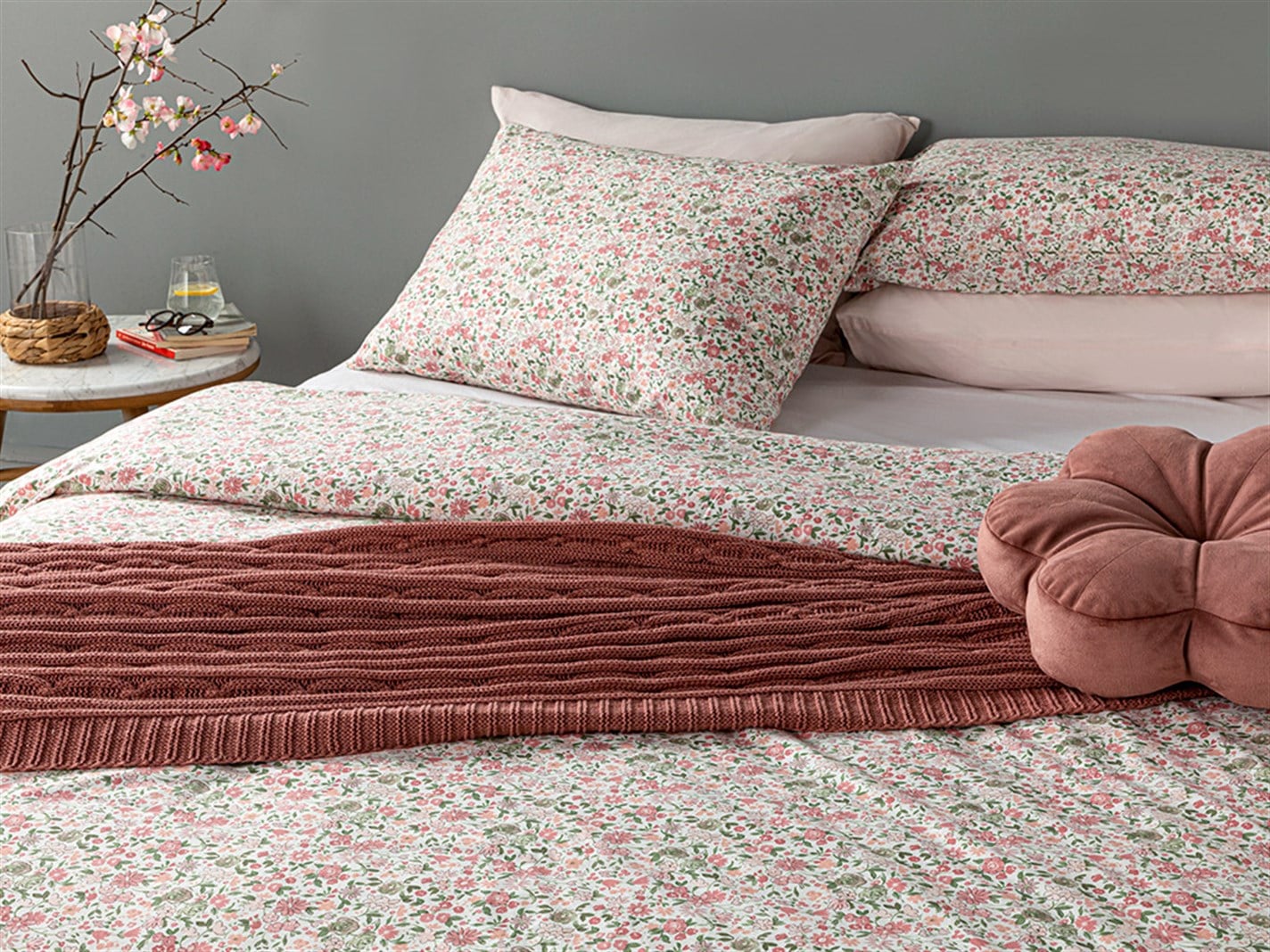 Flower Joy 57 Tel / 144 Numărul de fir Meniu mare 240x220 cm Roz