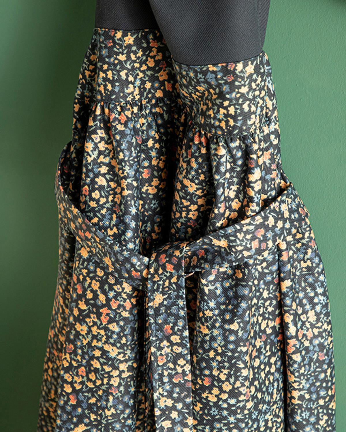 Flower Spree Cotton Kitchen Apron 70x80 cm Dark Blue