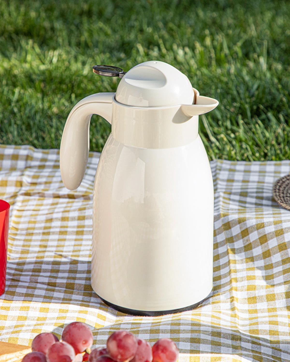 Ground Plastic Thermos 1 Litre Cream