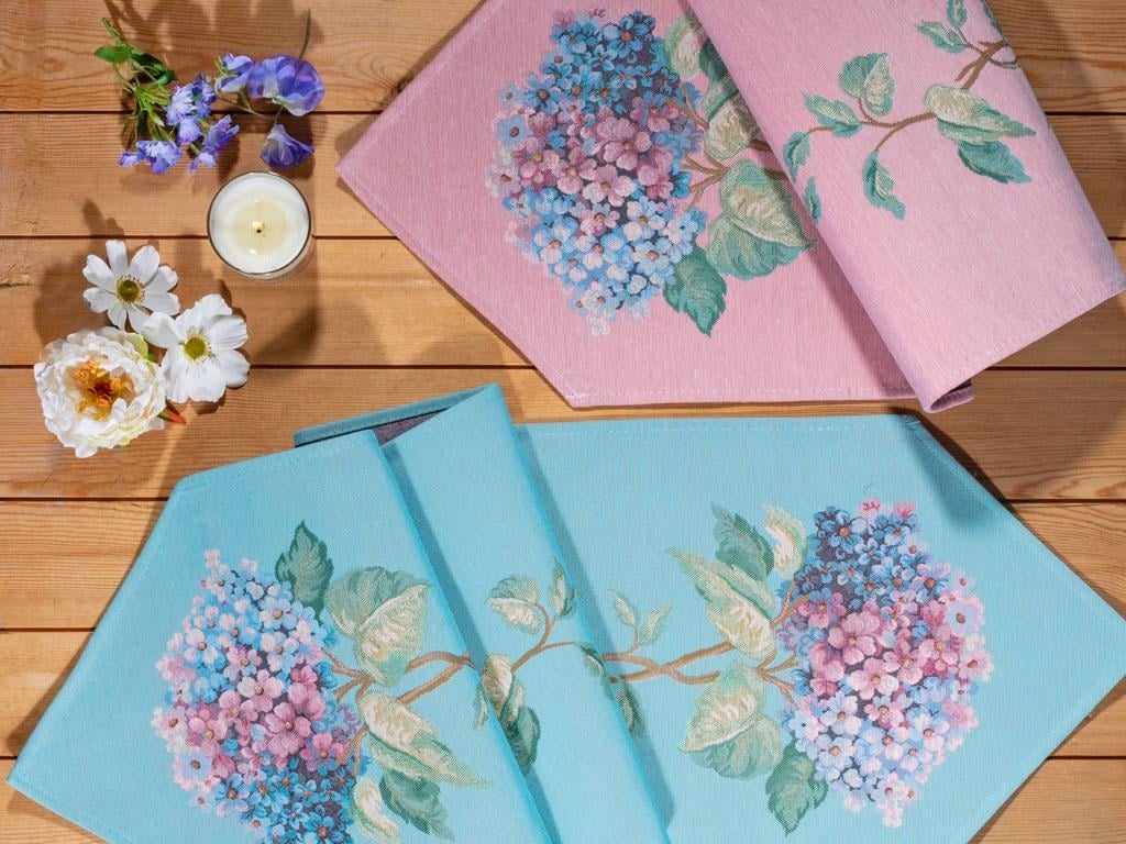 Hydrangea Gobelin Runner Light Blue