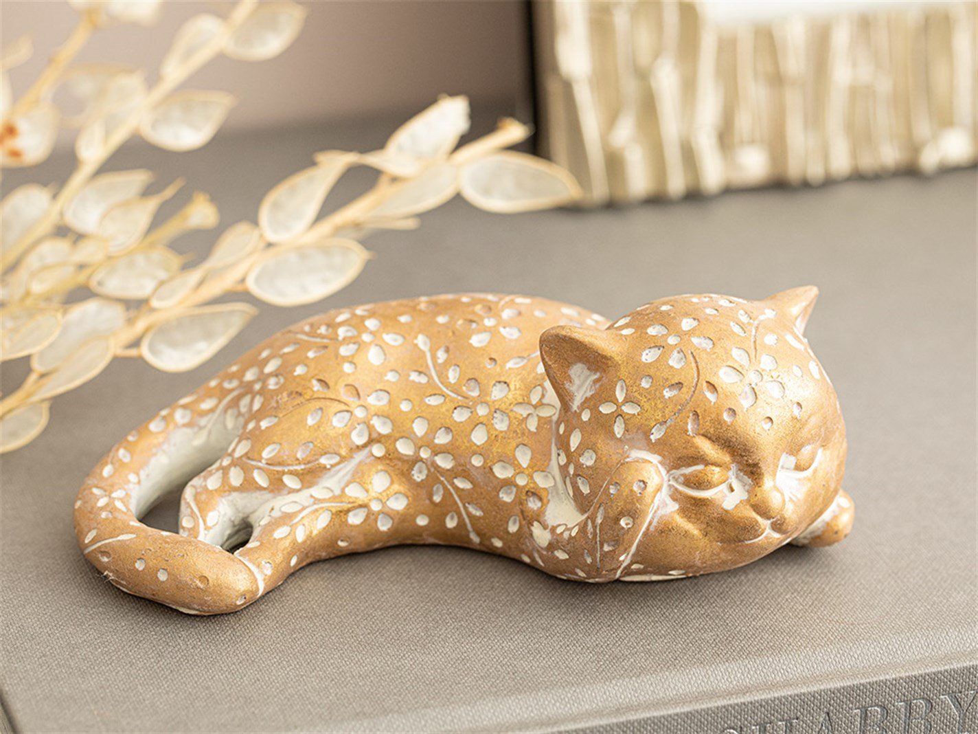 Left Looking Cat   14X8x4,8 cm Злато