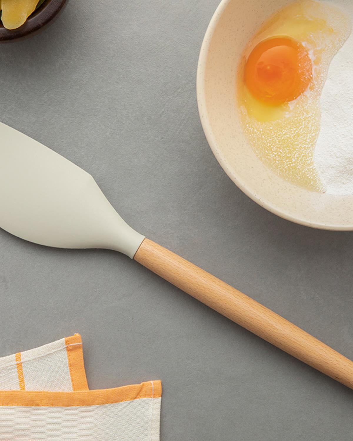 Liana Silicon Spatula 32 cm Cream